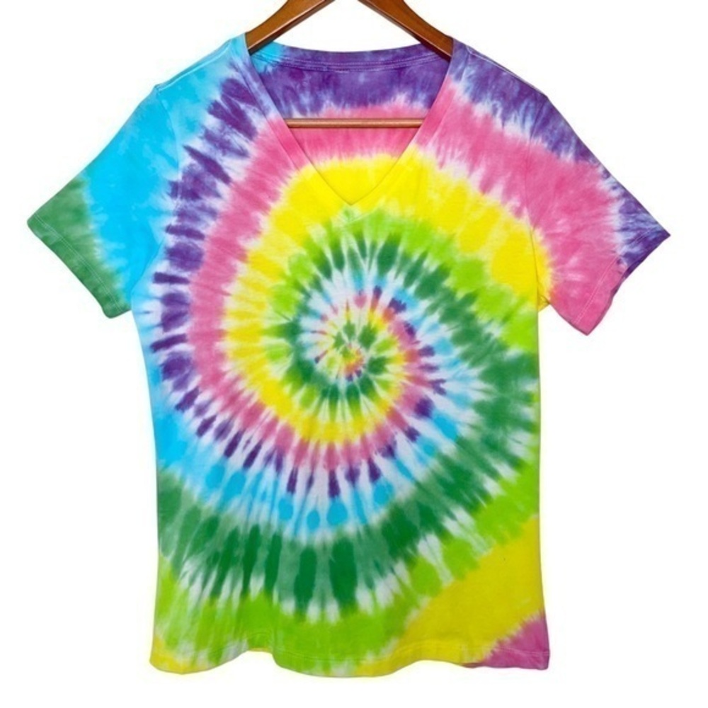 (NEW) Pastel Rainbow Spiral Tie-Dye V-Neck Tee - Size Medium